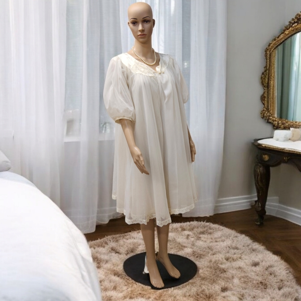 Vintage 2pc Lingerie Set BABYDOLL NIGHTGOWN AND ROBE